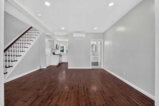 46 EAST 44TH ST, Bayonne, NJ 07002