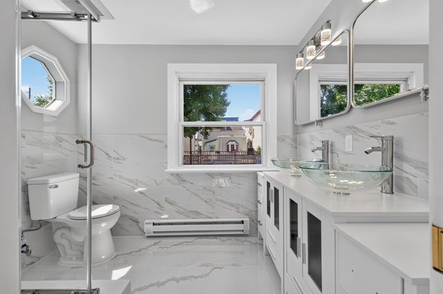 46 EAST 44TH ST, Bayonne, NJ 07002