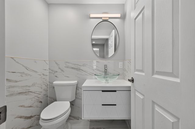 46 EAST 44TH ST, Bayonne, NJ 07002