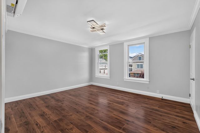 46 EAST 44TH ST, Bayonne, NJ 07002