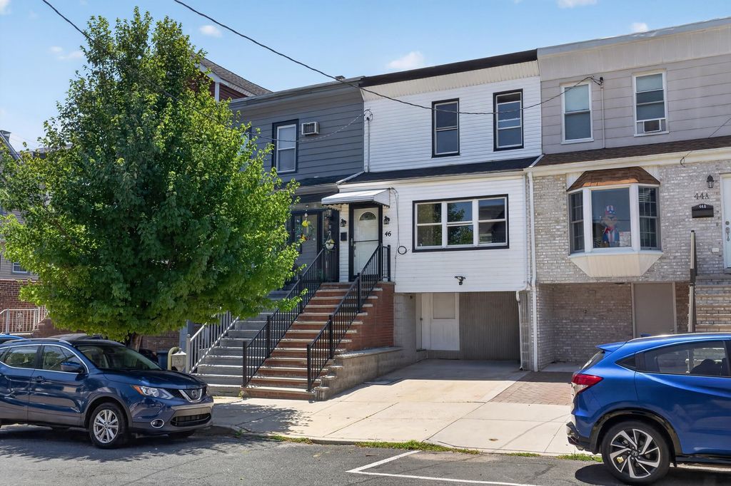 46 EAST 44TH ST, Bayonne, NJ 07002