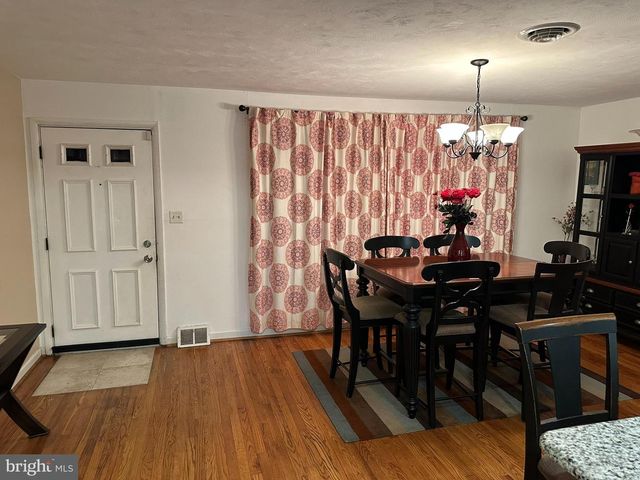 4 E CLAIRMONT DR, Newark, DE 19702