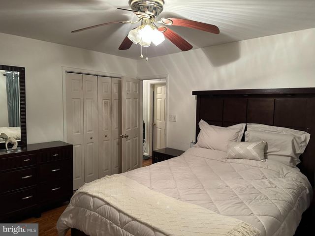 4 E CLAIRMONT DR, Newark, DE 19702