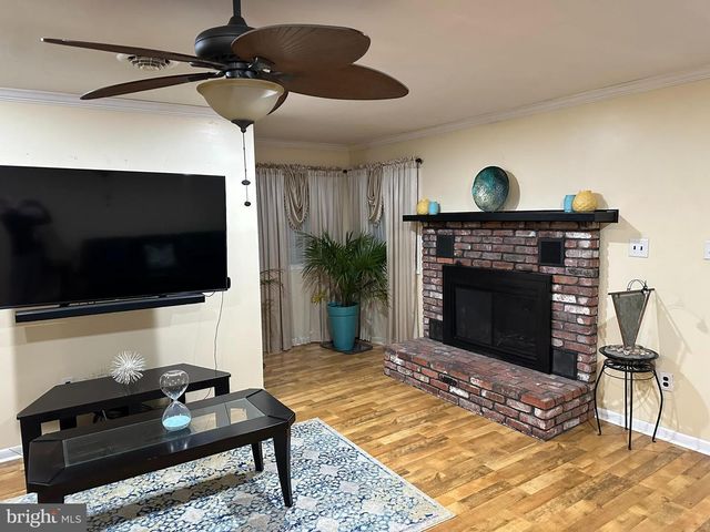 4 E CLAIRMONT DR, Newark, DE 19702
