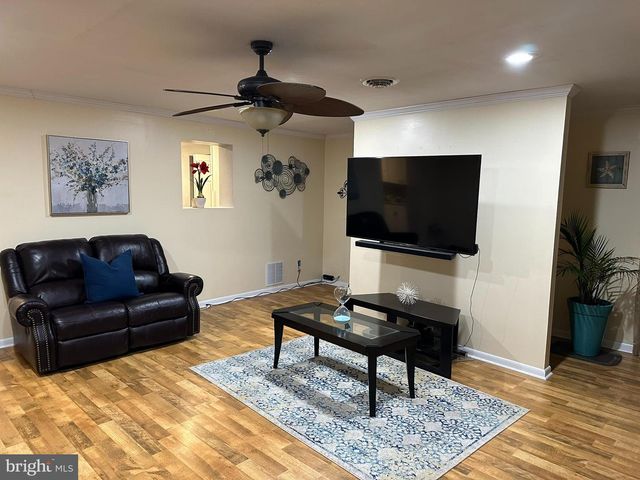 4 E CLAIRMONT DR, Newark, DE 19702