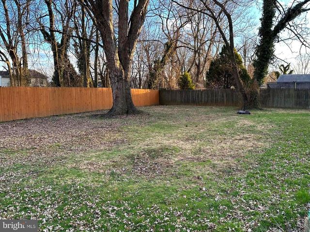 4 E CLAIRMONT DR, Newark, DE 19702