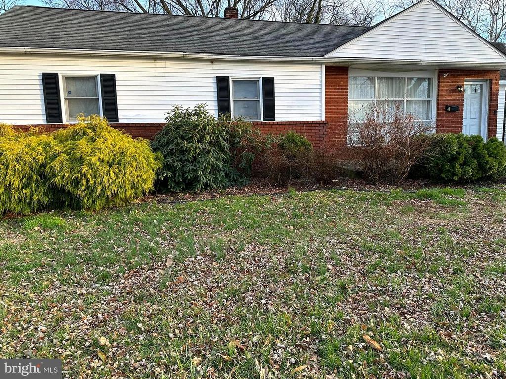 4 E CLAIRMONT DR, Newark, DE 19702