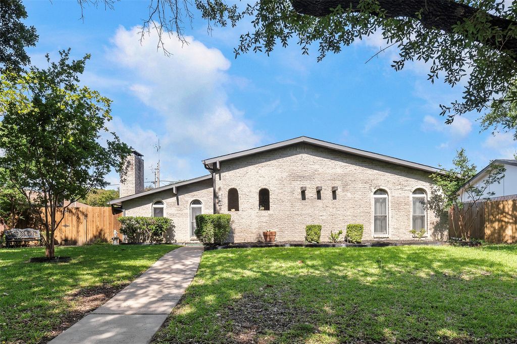 5003 Green Oaks Drive, Plano, TX 75023