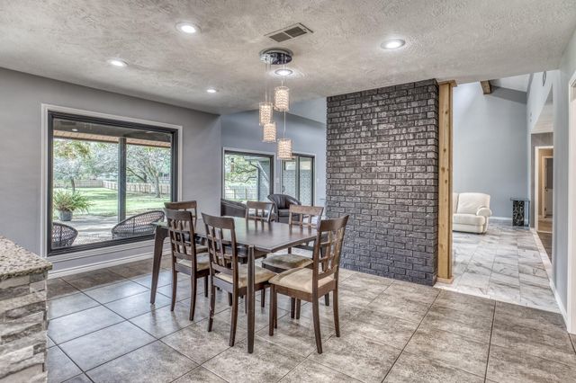 2414 E Rosedale, Brenham, TX 77833