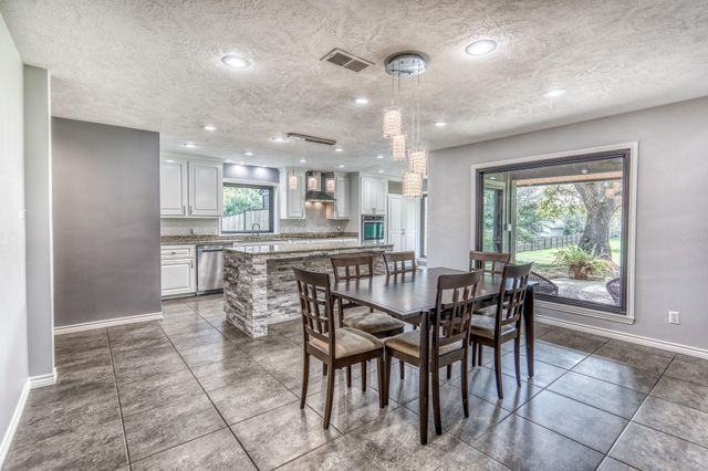 2414 E Rosedale, Brenham, TX 77833