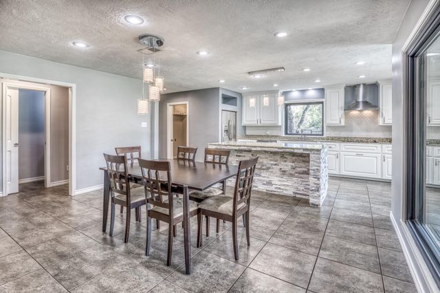 2414 E Rosedale, Brenham, TX 77833