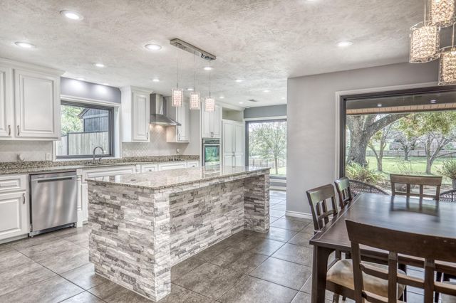 2414 E Rosedale, Brenham, TX 77833