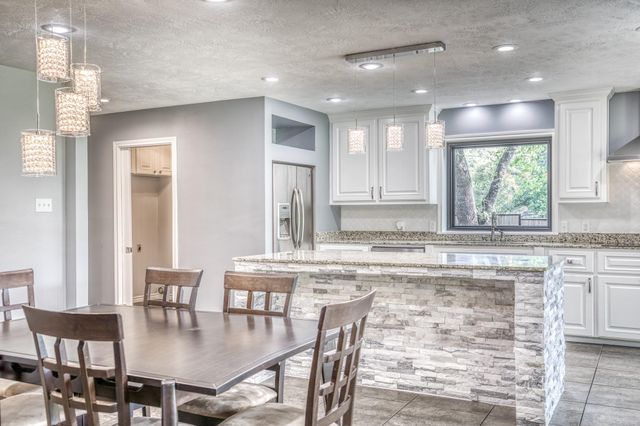 2414 E Rosedale, Brenham, TX 77833