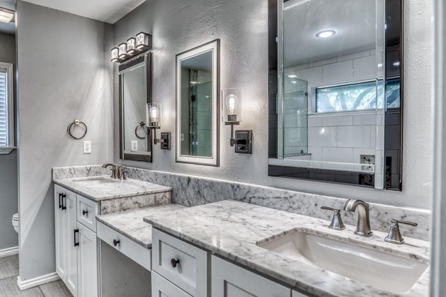 2414 E Rosedale, Brenham, TX 77833