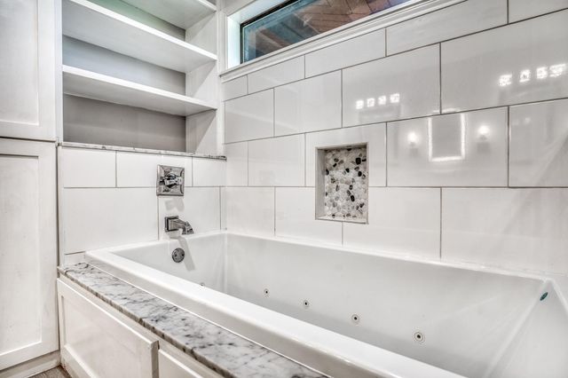 2414 E Rosedale, Brenham, TX 77833