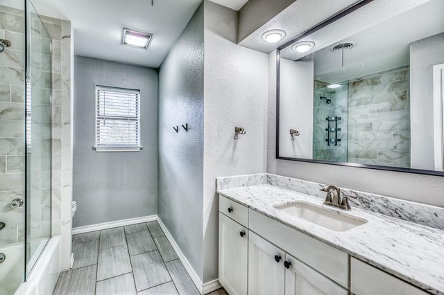 2414 E Rosedale, Brenham, TX 77833