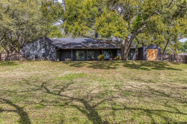 2414 E Rosedale, Brenham, TX 77833