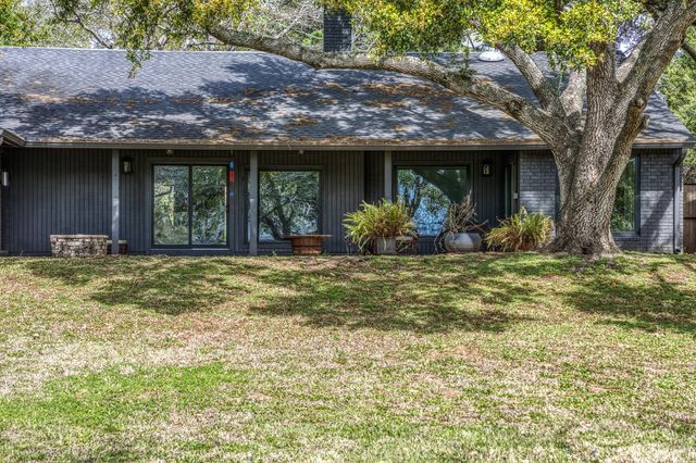 2414 E Rosedale, Brenham, TX 77833