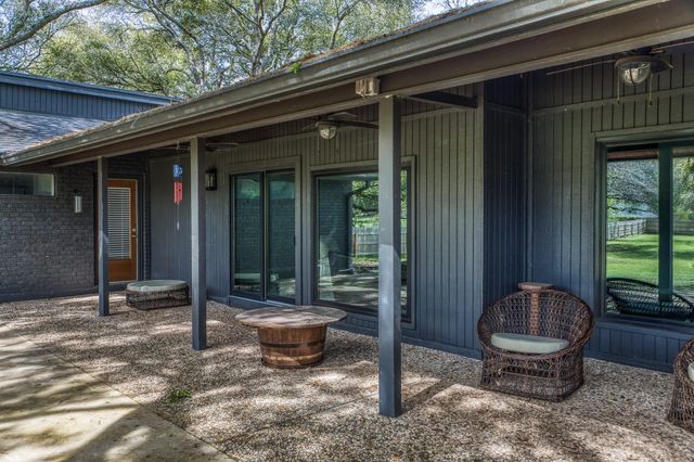 2414 E Rosedale, Brenham, TX 77833