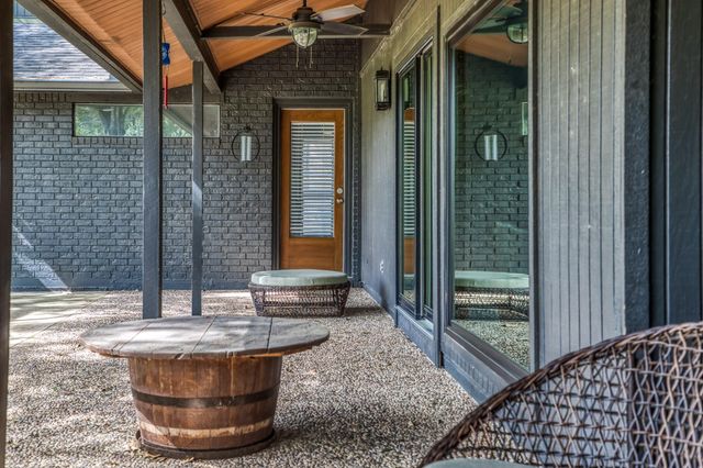 2414 E Rosedale, Brenham, TX 77833