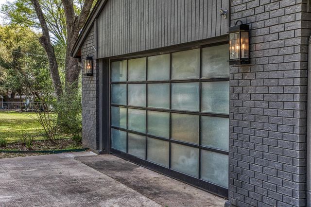 2414 E Rosedale, Brenham, TX 77833