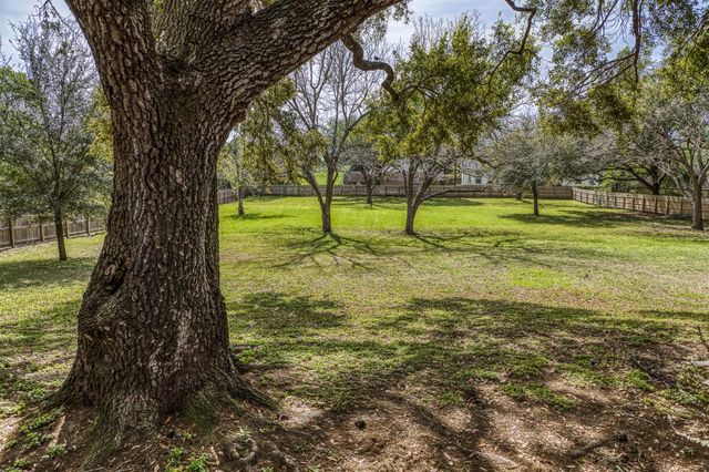 2414 E Rosedale, Brenham, TX 77833