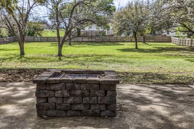 2414 E Rosedale, Brenham, TX 77833