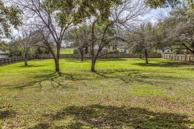 2414 E Rosedale, Brenham, TX 77833