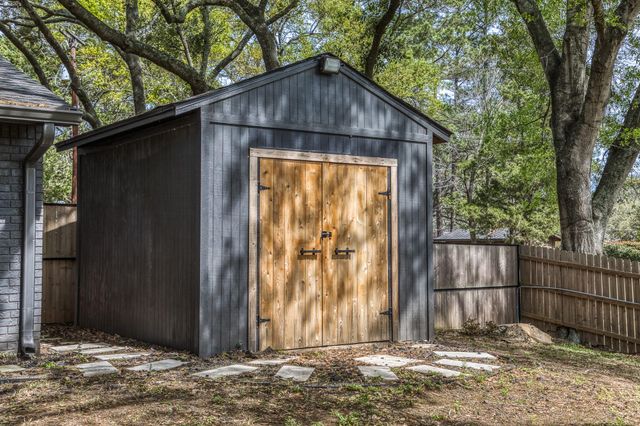 2414 E Rosedale, Brenham, TX 77833