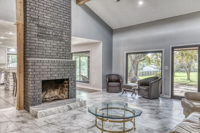 2414 E Rosedale, Brenham, TX 77833