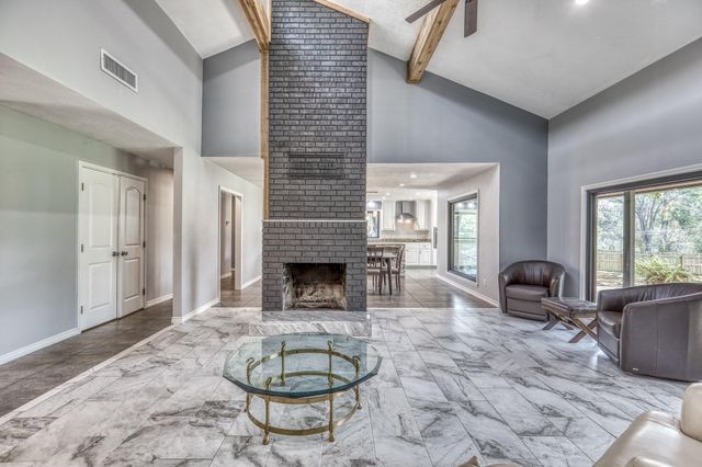 2414 E Rosedale, Brenham, TX 77833