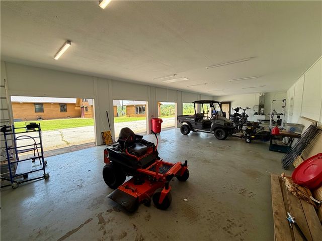 942 Clifty Highway, Rogers, AR 72756