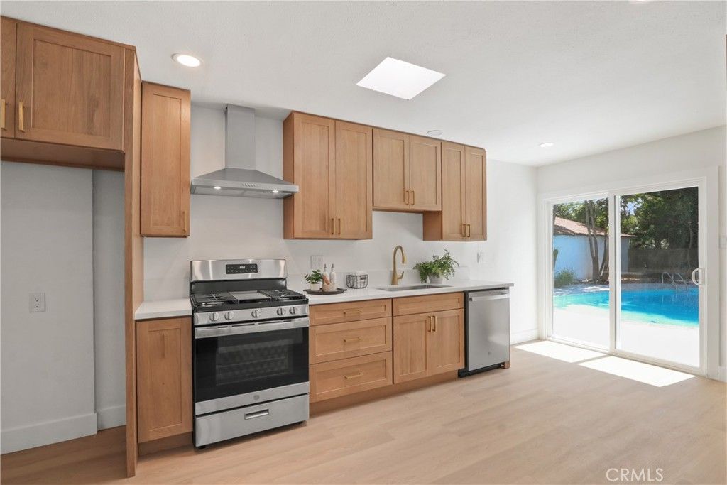 Image 10 of property listing at 3250 Chestnut, Long Beach, CA 90806