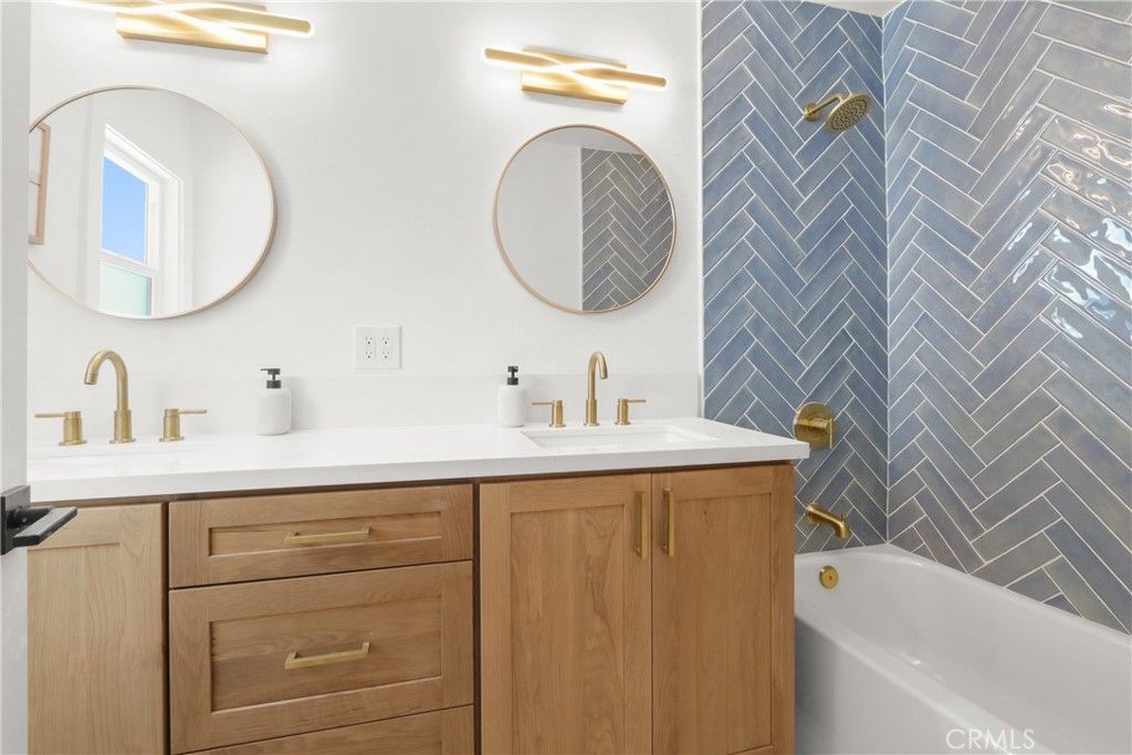 Image 15 of property listing at 3250 Chestnut, Long Beach, CA 90806
