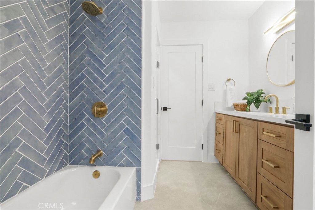 Image 18 of property listing at 3250 Chestnut, Long Beach, CA 90806