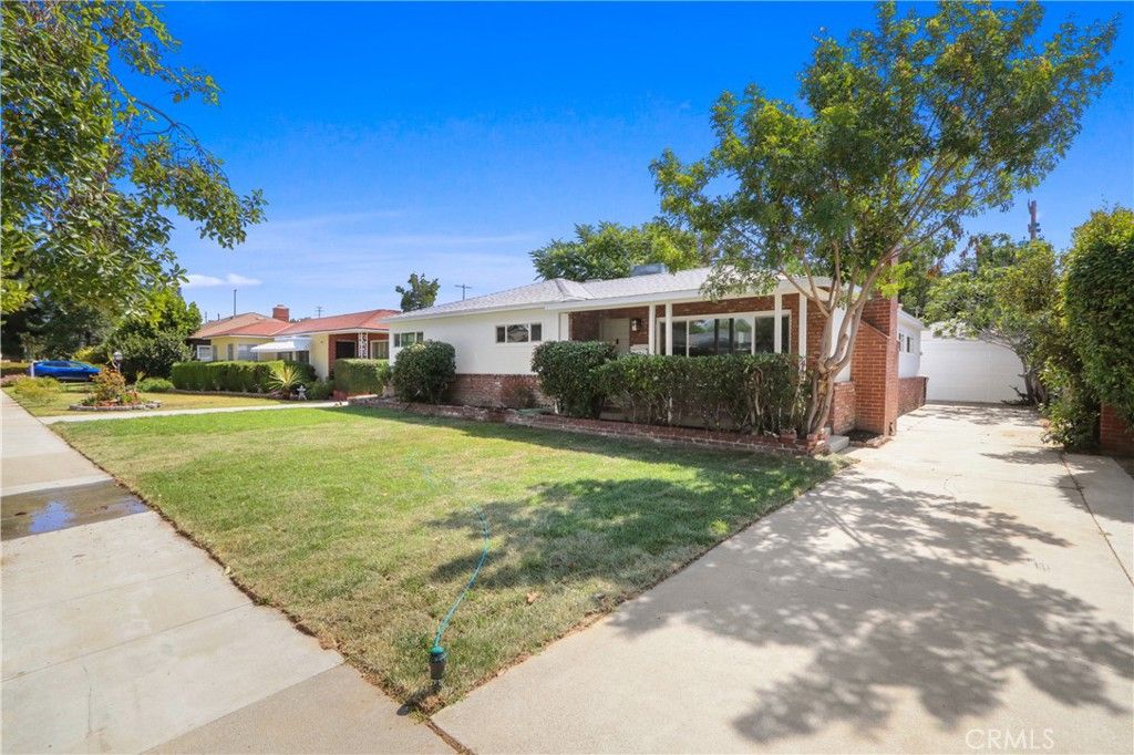 Image 2 of property listing at 3250 Chestnut, Long Beach, CA 90806