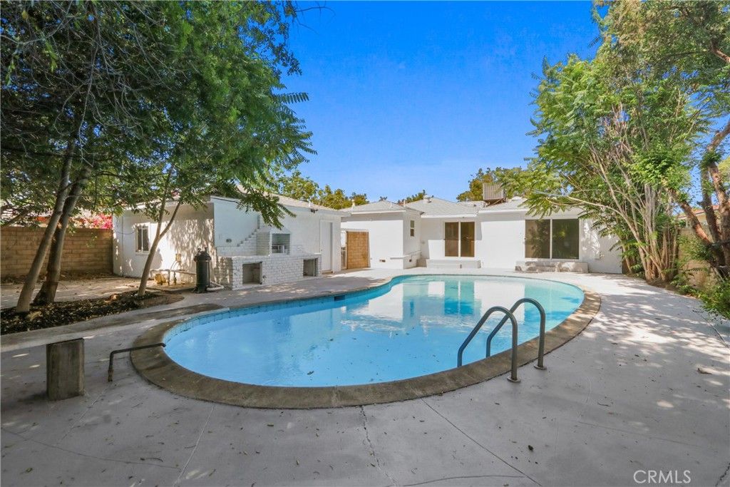 Image 24 of property listing at 3250 Chestnut, Long Beach, CA 90806