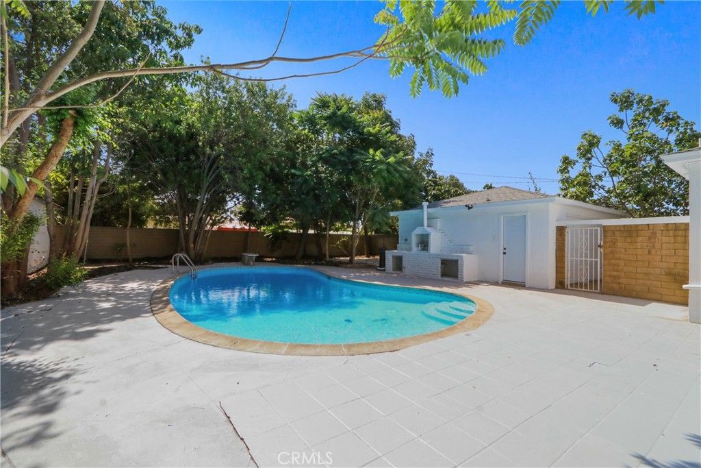Image 25 of property listing at 3250 Chestnut, Long Beach, CA 90806
