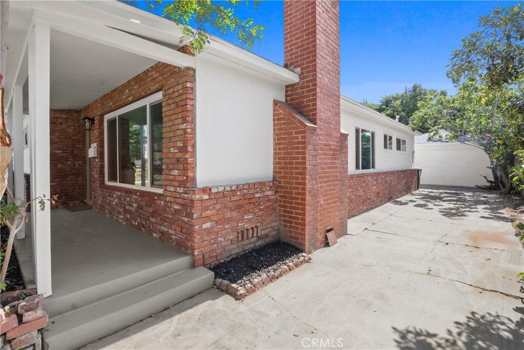 Image 3 of property listing at 3250 Chestnut, Long Beach, CA 90806