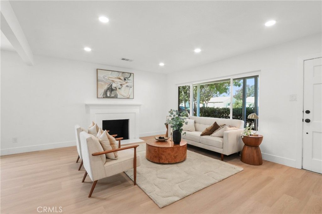 Image 5 of property listing at 3250 Chestnut, Long Beach, CA 90806