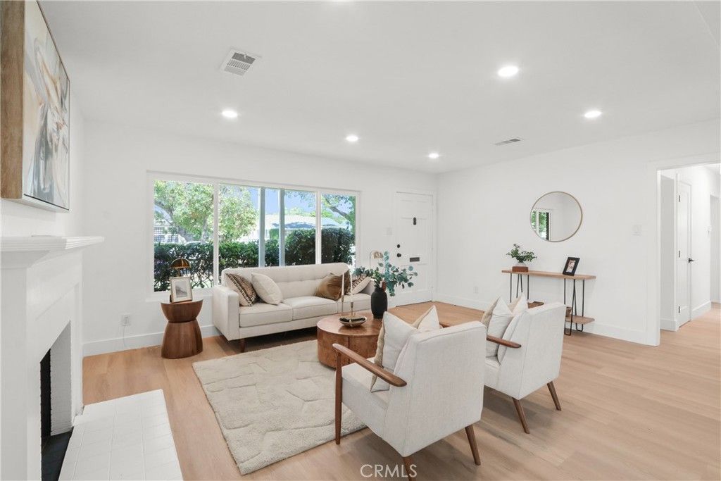 Image 6 of property listing at 3250 Chestnut, Long Beach, CA 90806
