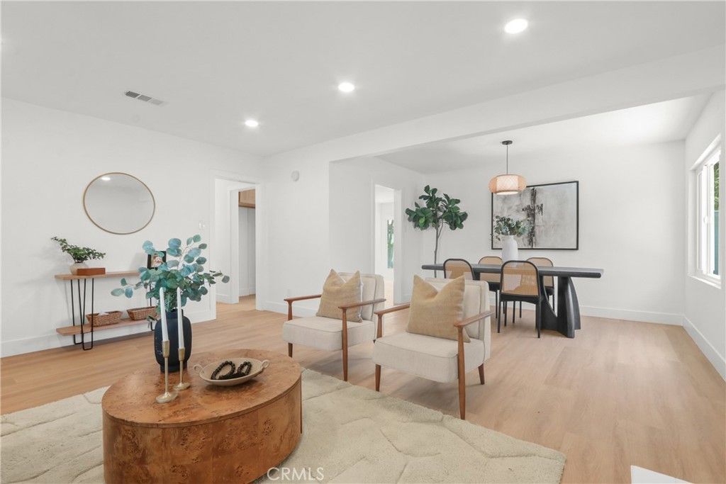 Image 7 of property listing at 3250 Chestnut, Long Beach, CA 90806