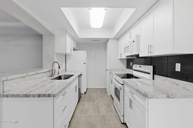 780 E EUGIE Avenue, Phoenix, AZ 85022