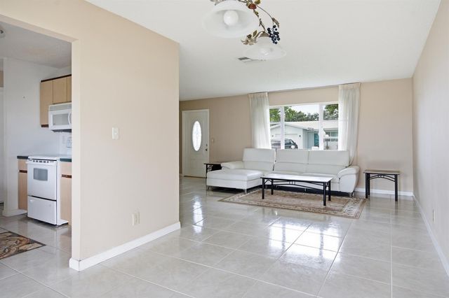 8212 NW 12th Court, Plantation, FL 33322