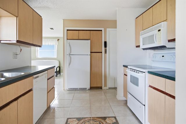 8212 NW 12th Court, Plantation, FL 33322