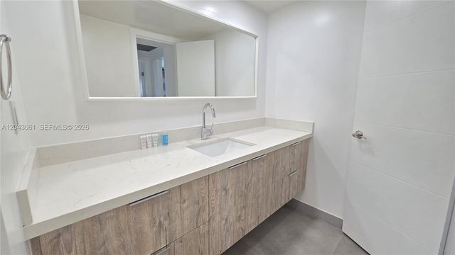 4001 S Ocean Drive 9F, Hollywood, FL 33019