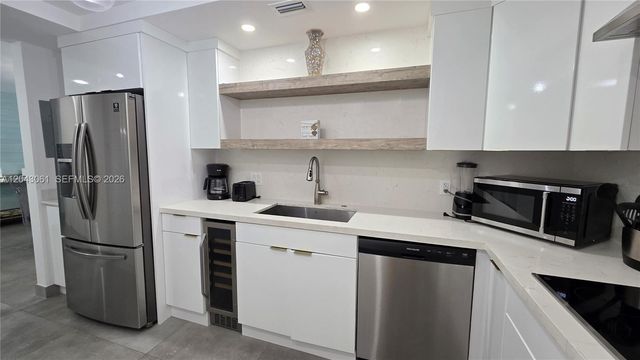 4001 S Ocean Drive 9F, Hollywood, FL 33019