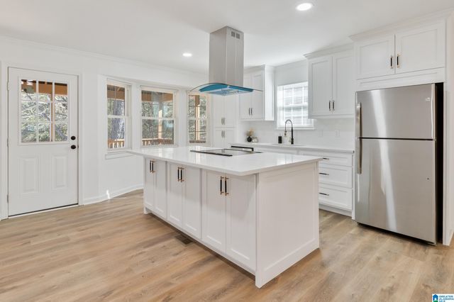 904 RICH ROAD, Birmingham, AL 35215