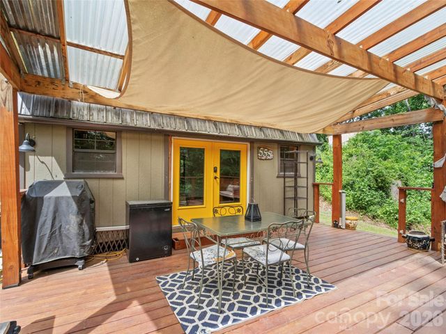 555 Logans Ridge Drive, Marshall, NC 28753