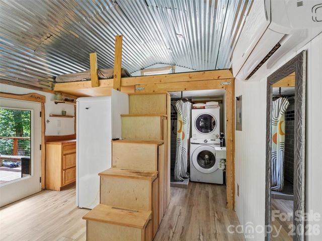 555 Logans Ridge Drive, Marshall, NC 28753